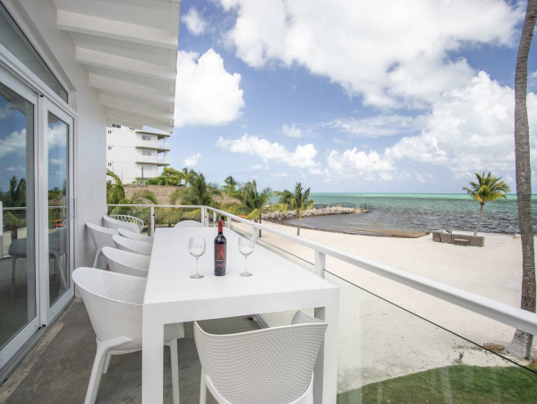 Islamorada Three Bedroom Home with Full Ocean View & Pool